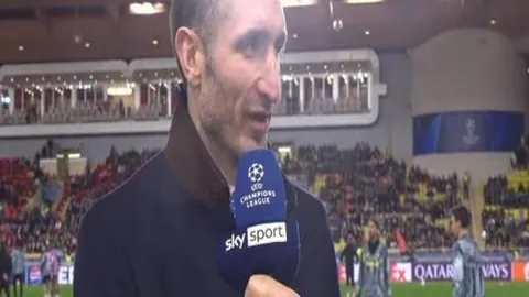 球隊氣勢昂揚，球迷鼎力相助，共創佳績！終場預祝精彩完滿！